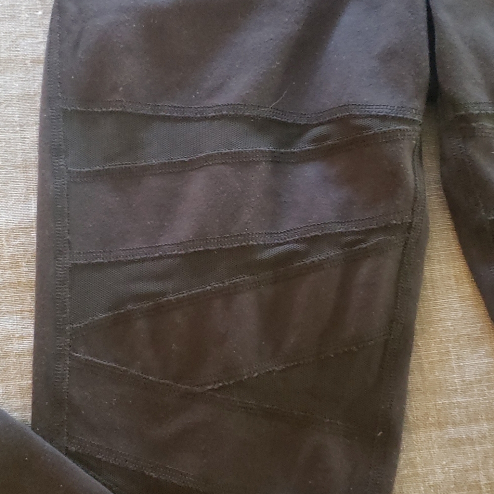 Lululemon Mesh Leggings - Picture 4 of 6